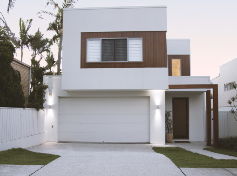 white-modern-home-and-garage-door